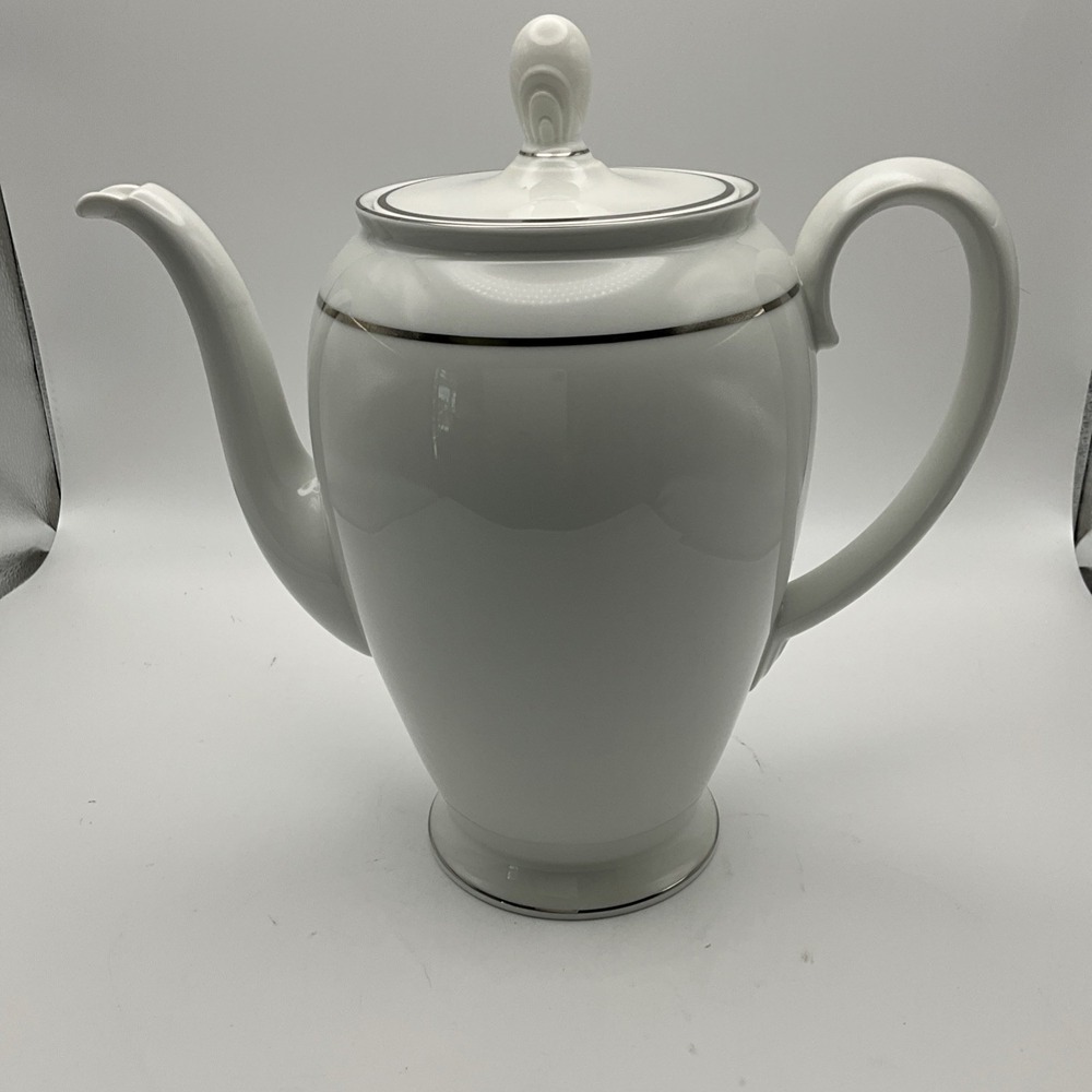 Rosenthal Germany  9.5" White Porcelain Coffee Pot Platinum Trim M3471 w/Lid